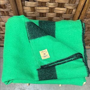 PIONEER Pure Wool Blanket in Green